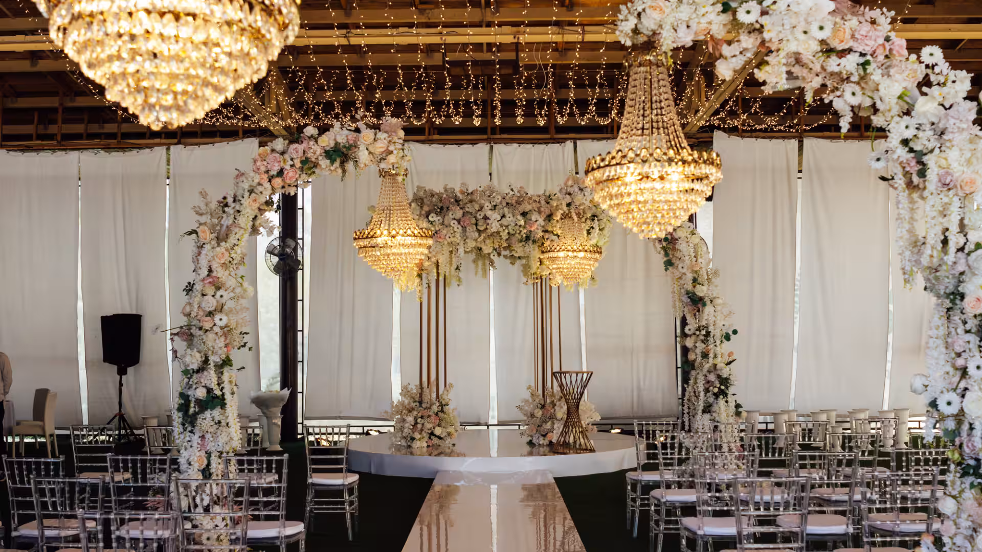 مدیریت پرسنل تالار پذیرایی؛ ۷ راهکار طلایی برای جلوگیری از نارضایتی مشتریان در شب مراسم 1 مدیریت پرسنل تالار پذیرایی